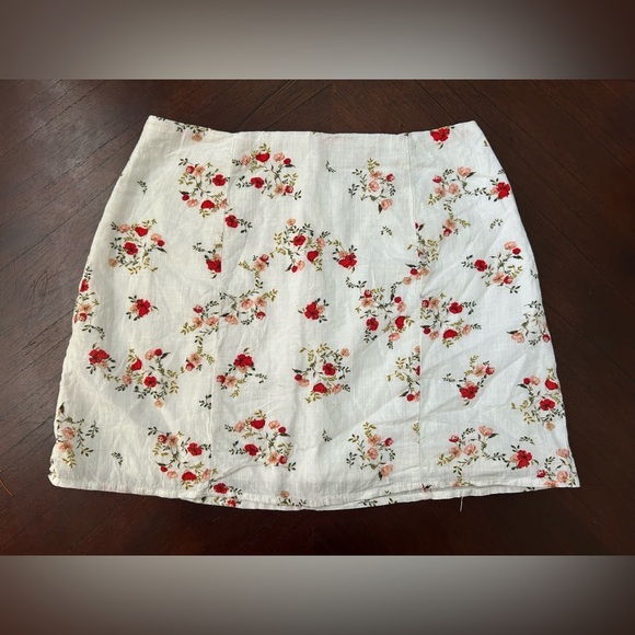 HAVANA Floral White Skirt SIZE S - Picture 1 of 6